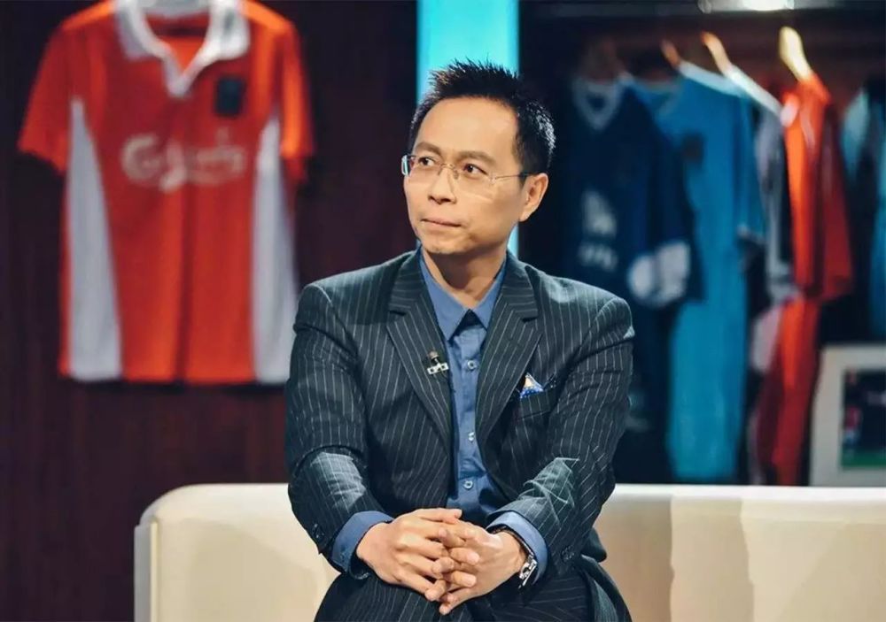 ③一个不算太熟的朋友建议他和巴黎的版画家弗里德伦德尔(JohnnyFriedlander)习艺，于是文德斯投靠弗里德伦德尔门下六个月。